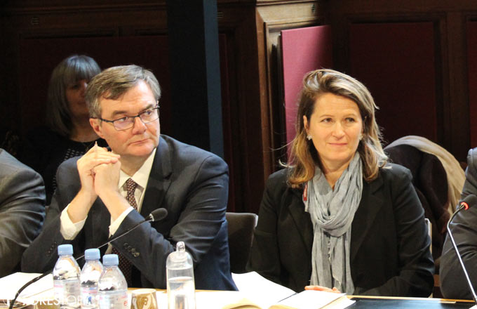 Rémy Rebeyrotte (à gauche) et Anne-Catherine Loisier (à droite), lors du colloque parlementaire sur la forêt du 7 novembre 2019 à Paris (crédit photo: CC/Forestopic)