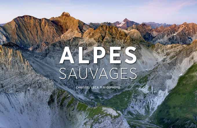 Extrait de la couverture du livre Alpes sauvages