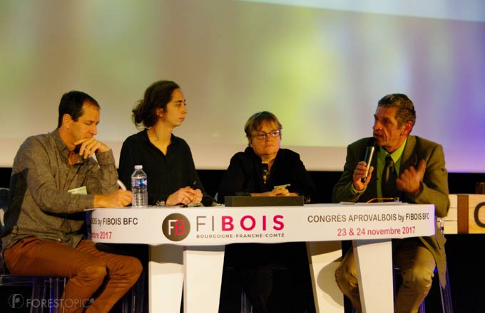 De gauche à droite: Benoît Bisaillon (coopérative forestière des Hautes-Laurentides), Victoire Reneaume (Forêt Sphère), Meriem Fournier (AgroParisTech), Frédéric Kowalski (ONF)