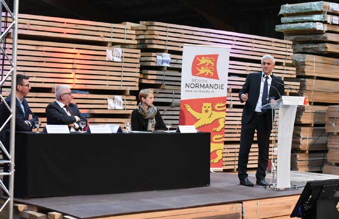 Hervé Morin, président de la région Normandie, a énoncé sa politique forêt-bois, le 29 mars 2018, dans les locaux de la scierie Raison Bois et Débits