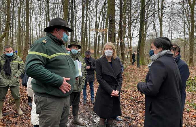 En forêt domaniale de Mormal, Bérangère Abba, au centre, Anne-Laure Cattelot, à droite (photo: droits réservés)