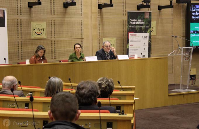 À la tribune (de gauche à droite), Anne-Catherine Loisier, Vanina Paoli-Gagin et Dominique Jarlier (crédit photo: CC/Forestopic)