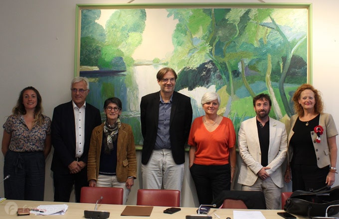 À l’Assemblée nationale. De gauche à droite sur la photo : Marie Pochon, Hubert Ott, Chantal Jourdan, Hendrik Davi, Sophie Panonacle, Bérenger Cernon, Anne-Cécile Violland (crédit photo : CC/Forestopic)