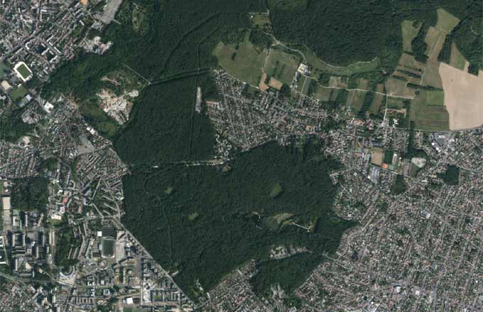 Vue aérienne de la forêt de Bondy (Seine-Saint-Denis), en partie classée depuis 2022 (données cartographiques IGN)