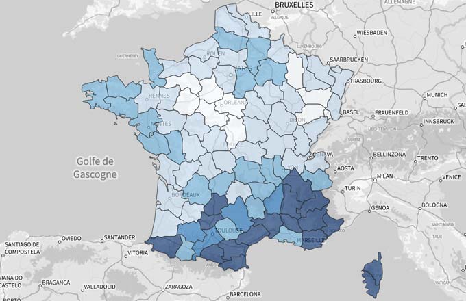 Part de forêts sans trace de gestion (en % de la surface par département). Du bleu foncé (aucune trace) au bleu clair (traces manifestes). Données IFN 2017-2021. Cartographie IGN