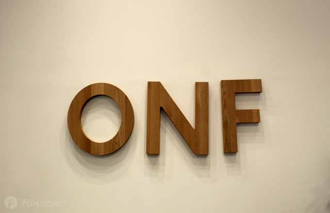 Sigle de l’ONF au siège social de l’établissement (crédit photo: CC/Forestopic)