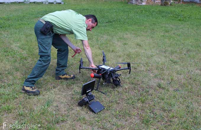 Drone utilisé pour la surveillance du risque incendie en forêt de Fontainebleau (crédit photo: CC/Forestopic)