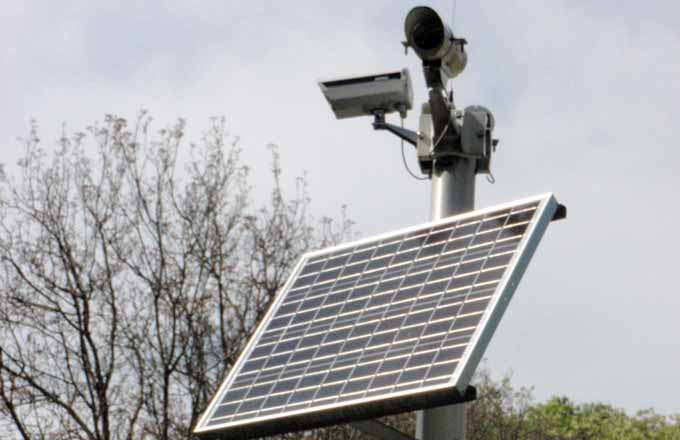 Alimentés par l'énergie solaire, les détecteurs sont aussi reliés à une supervision par Internet
