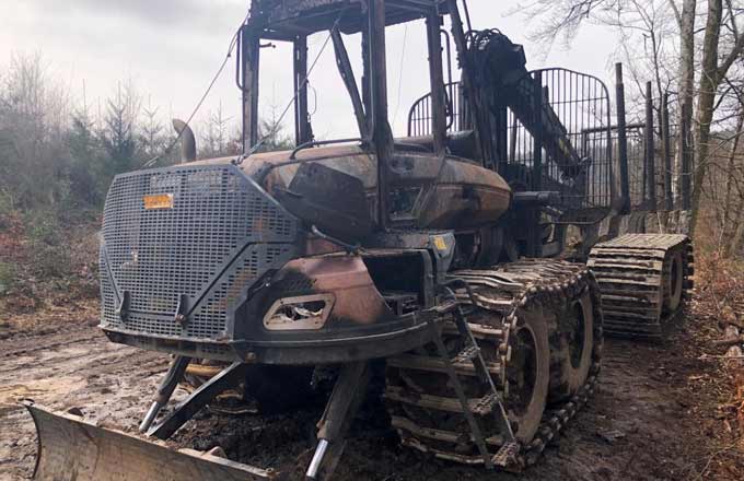 Porteur forestier de CFBL incendié en mars 2022 (crédit photo: CFBL)