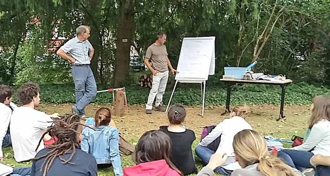 Élèves ingénieurs de première année AgroParisTech qui découvrent la forêt pour la première fois, leur représentation est en train de se faire... quelle responsabilité pour les enseignants !