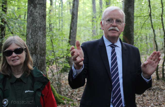 Jean-Yves Caullet. À sa droite, Valérie Metrich-Hecquet, directrice générale de l’ONF (crédit photo: CC/Forestopic, 2023)